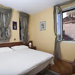 Peristil