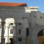 Peristil Hotel 3*