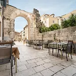 Hotel Peristil 3*