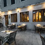 Hotel Peristil 3*
