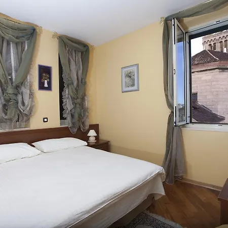 Peristil Hotel 3*