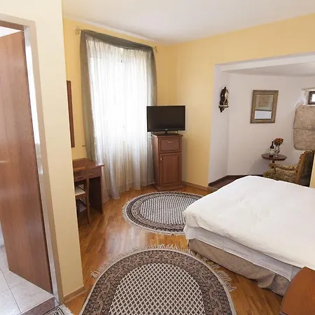 Hotel Peristil