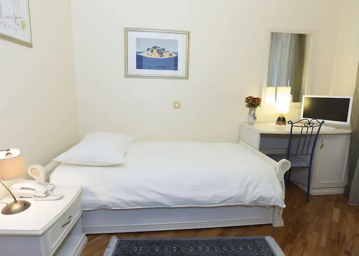 Peristil Готель 3*