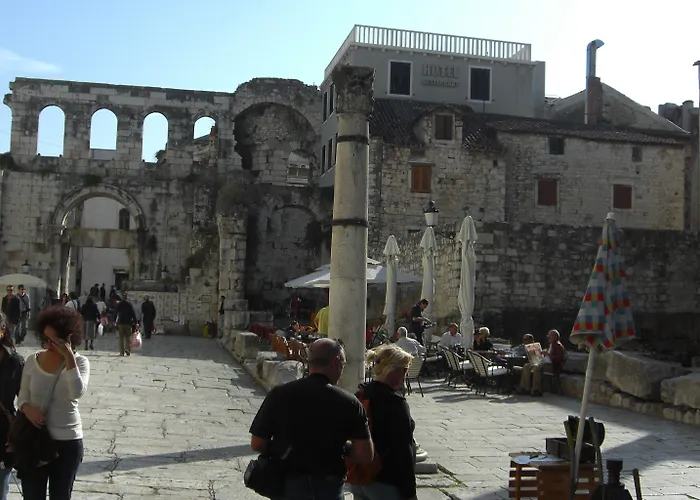 Szálloda Peristil 3*