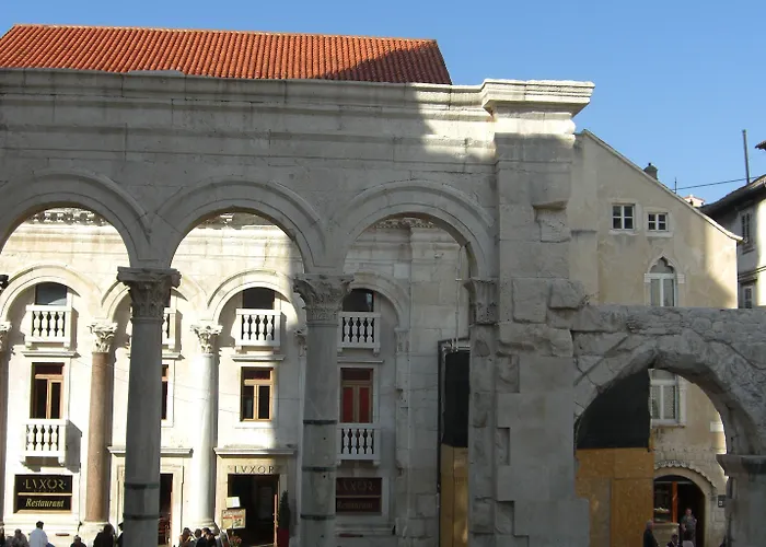 Peristil Готель 3*