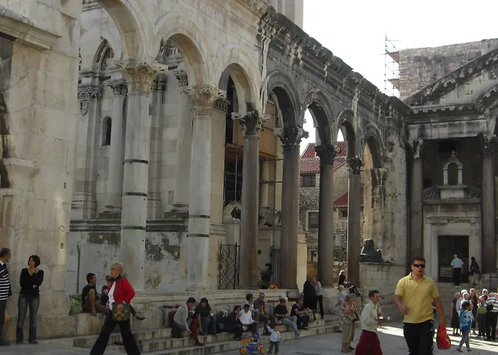 Peristil Готель Спліт