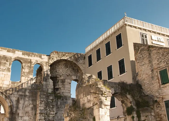 Szálloda Peristil 3*