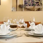 Hotel Peristil