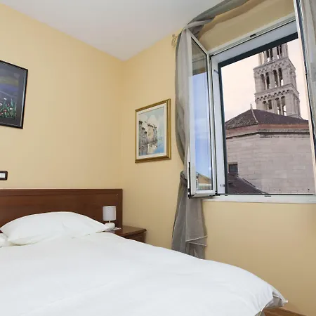 Szálloda Peristil 3*