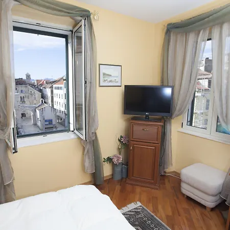 Hotel Peristil 3*
