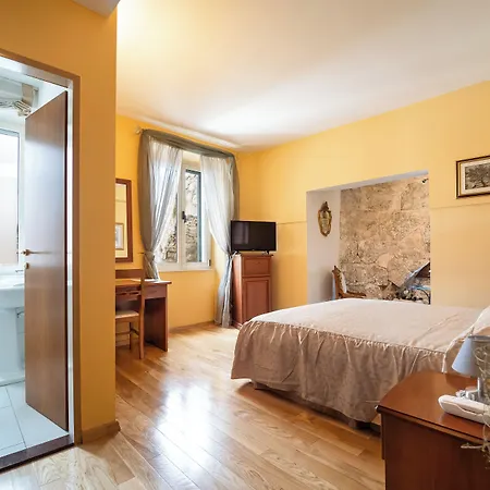 Hotel Peristil